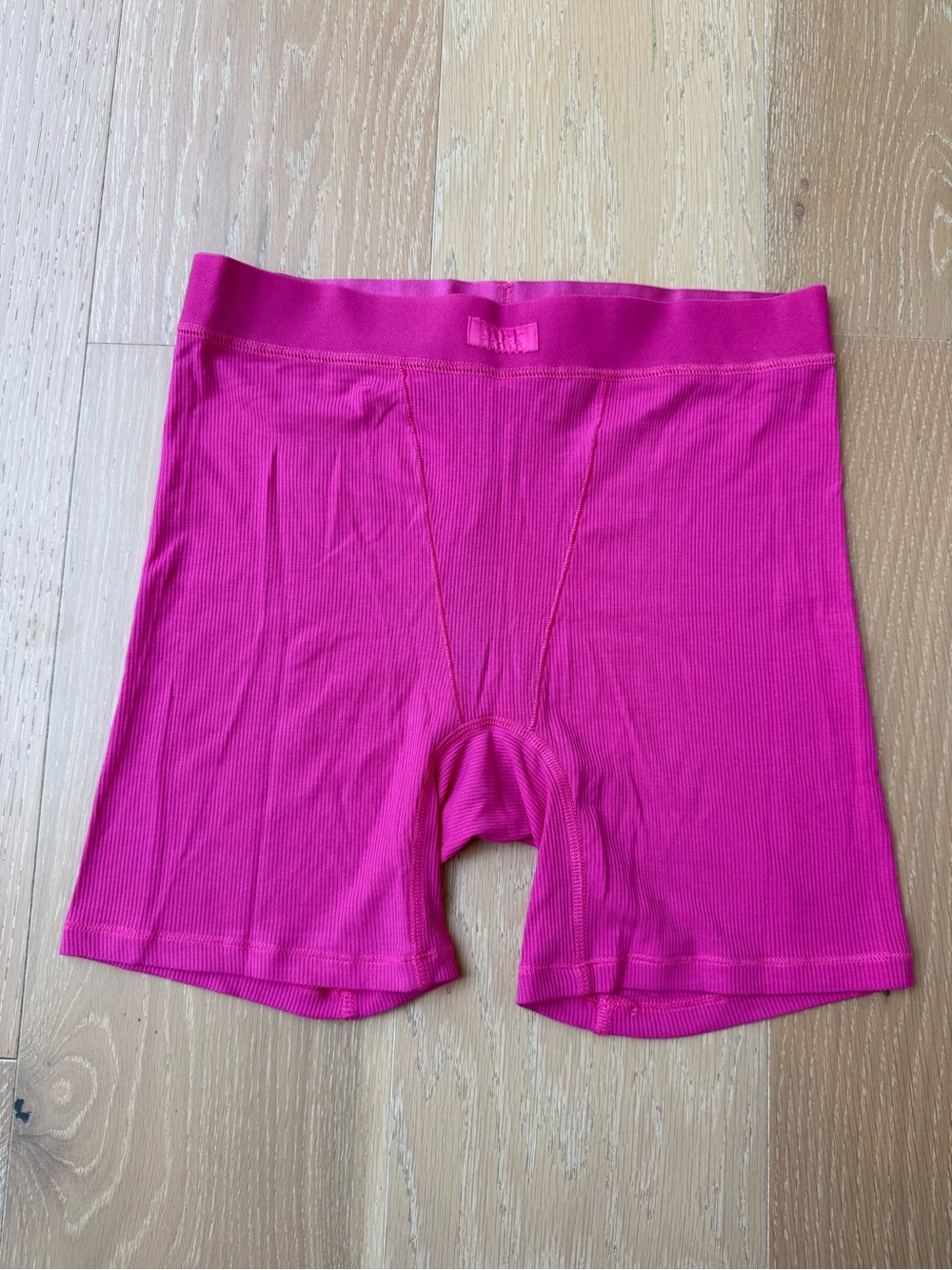 SKIMS Women’s Lounge Boxer Shorts - Hot Pink